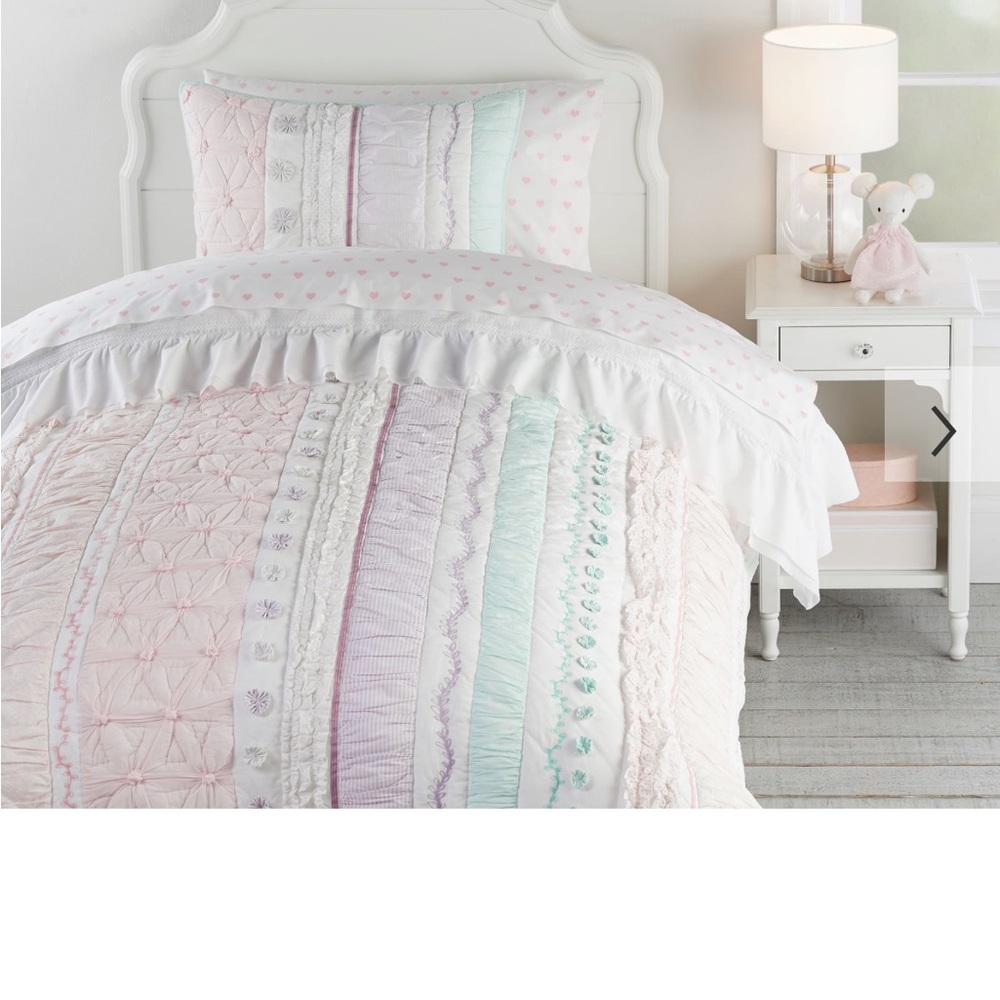 Pottery barn Ruffle Reversible Quilt & Sham